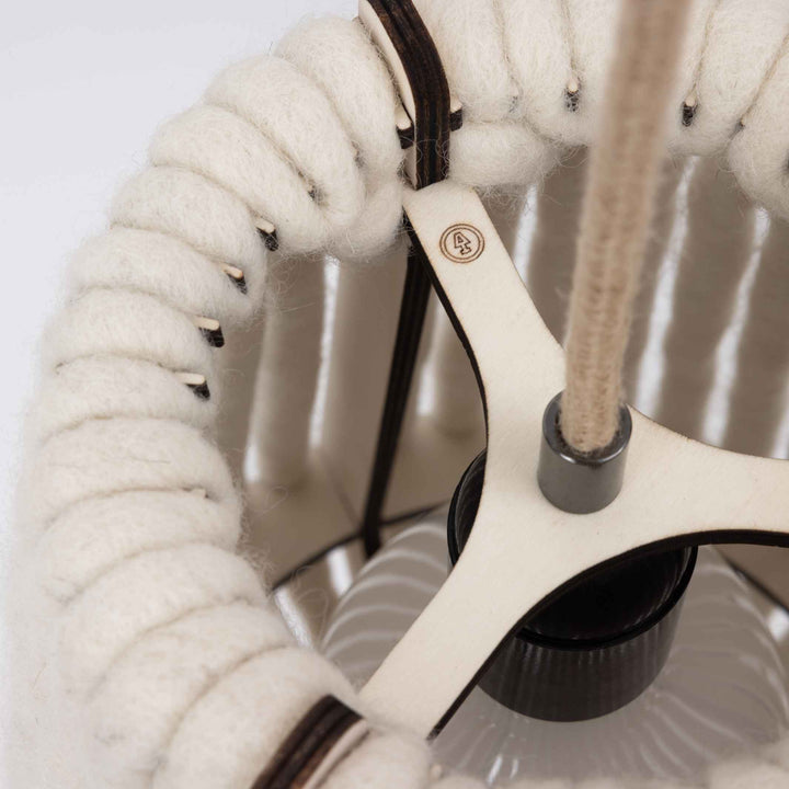 WOLL-ALMUT 6020 - Hängeleuchte - aus Wolle & Holz - Konus | ALMUT von Wildheim