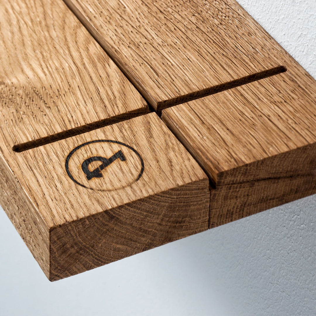 EICHE - Wandregal mit Buchstützen | weld & co