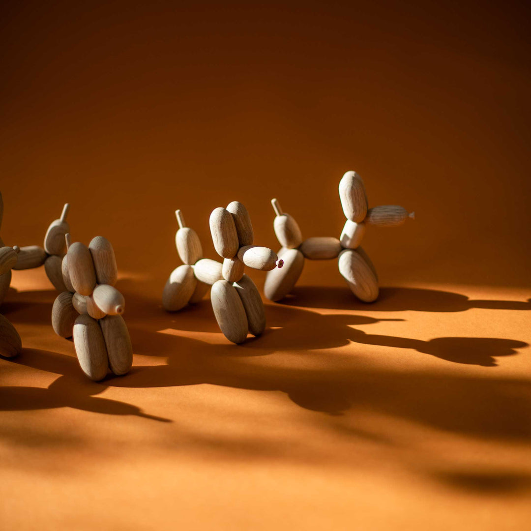 BALLON D’OG - Wooden balloon dog - Oak | Jakob Burgsø | boyhood