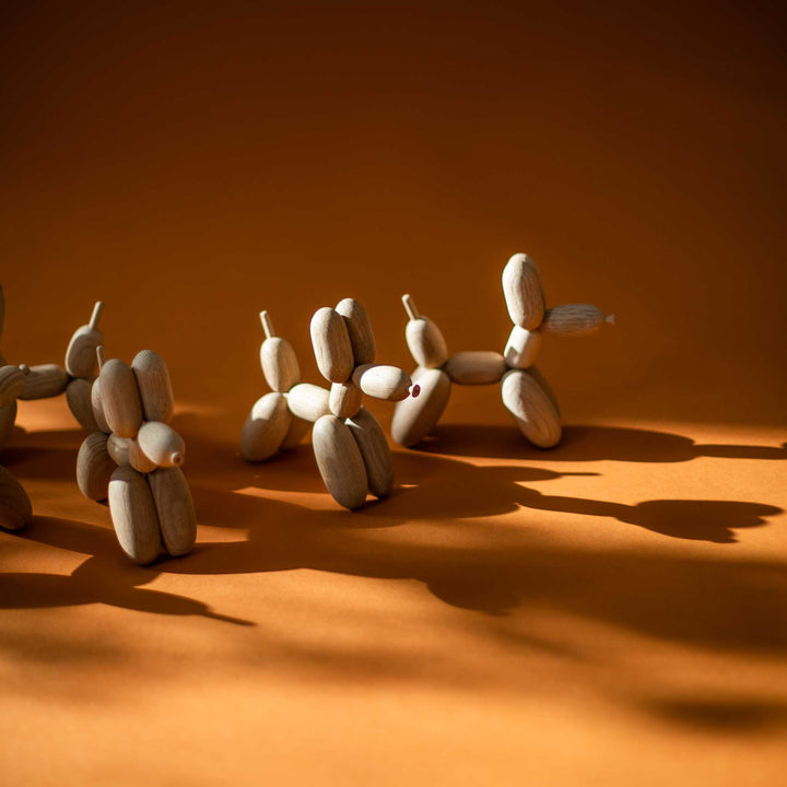 BALLON D’OG - Wooden balloon dog - Oak | Jakob Burgsø | boyhood
