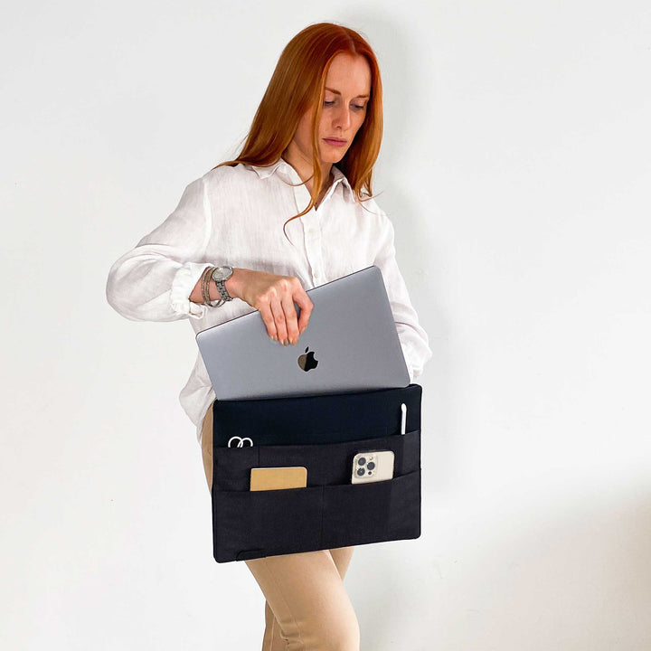 STAND-UP SLEEVE - Desktop organizer with Laptop & Tablet Sleeve - 13 or 15" | beblau