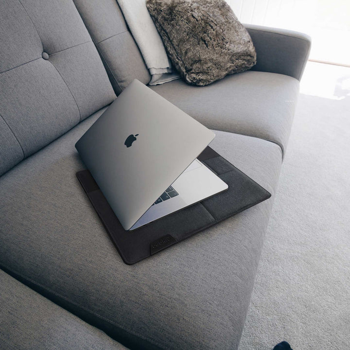 STAND-UP SLEEVE - Desktop organizer with Laptop & Tablet Sleeve - 13 or 15" | beblau