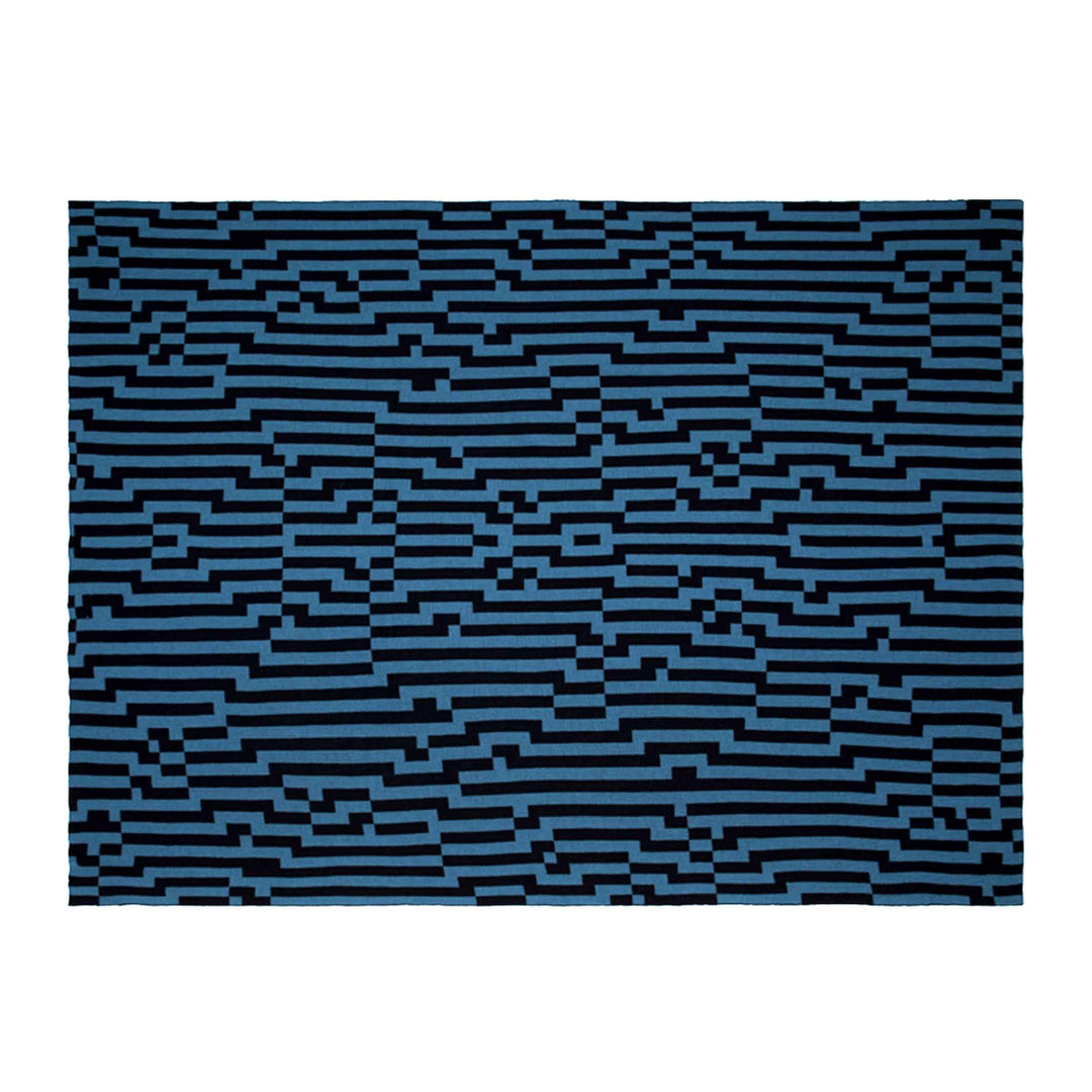 BITMAP ZOOM IN 5 - blau & schwarze TAGESDECKE - 180x140 cm - 100% Merino Wolle | Cristian Zuzunaga