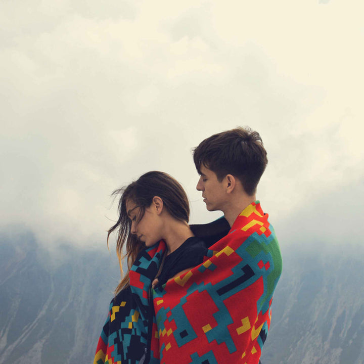 DIGITAL SUNRISE | THROW | 185x140 cm | Merino Wool & Silk | Cristian Zuzunaga