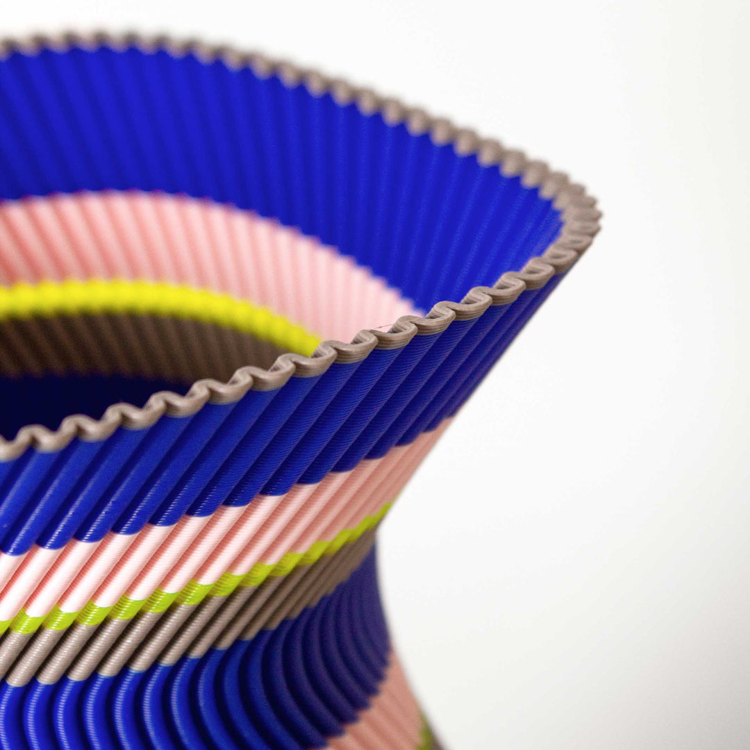 FLARE VASE Pattern - 3D printed vase with inner glass vase - 20 cm high | The Edge Collection | Sheyn