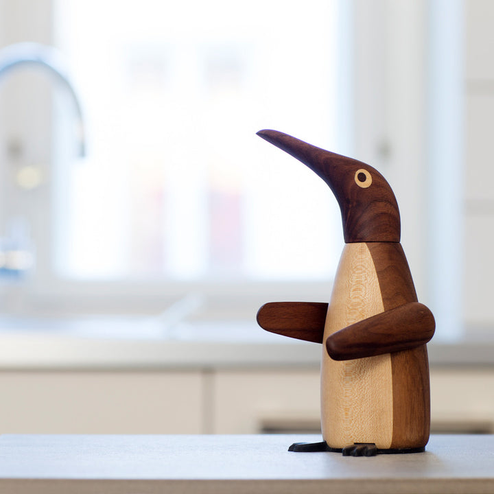 Salzmühle Salt Penguin – FSC-Walnuss · 17 cm | Spring Copenhagen · Gastgeschenk