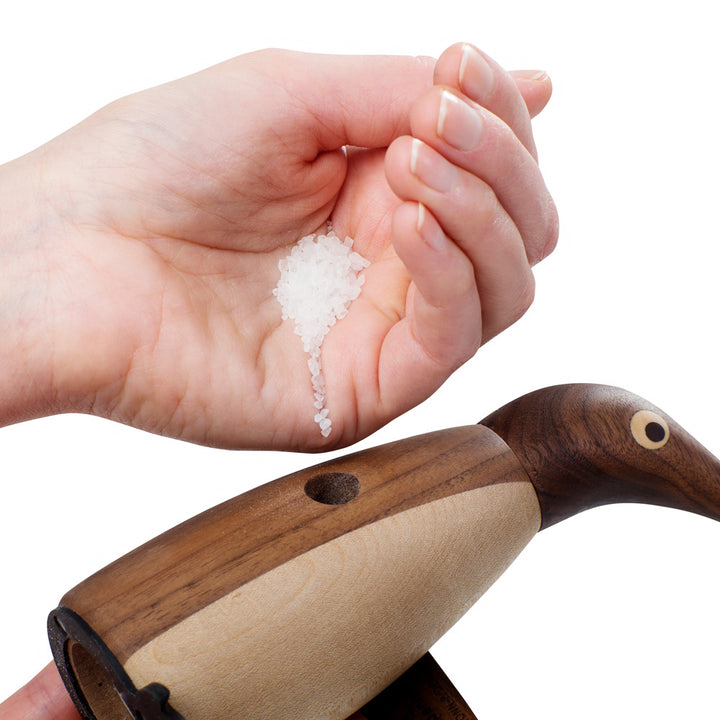 Salzmühle Salt Penguin – FSC-Walnuss · 17 cm | Spring Copenhagen · Gastgeschenk