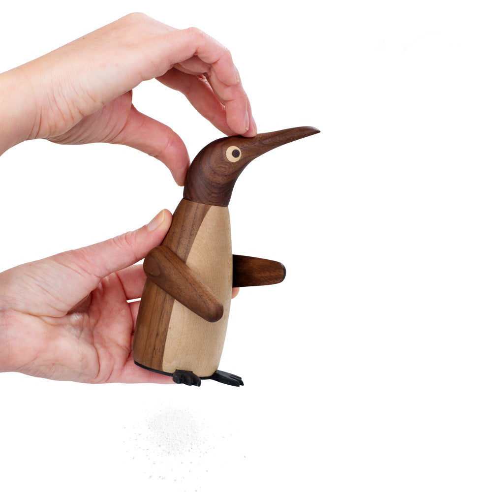 Salzmühle Salt Penguin – FSC-Walnuss · 17 cm | Spring Copenhagen · Gastgeschenk