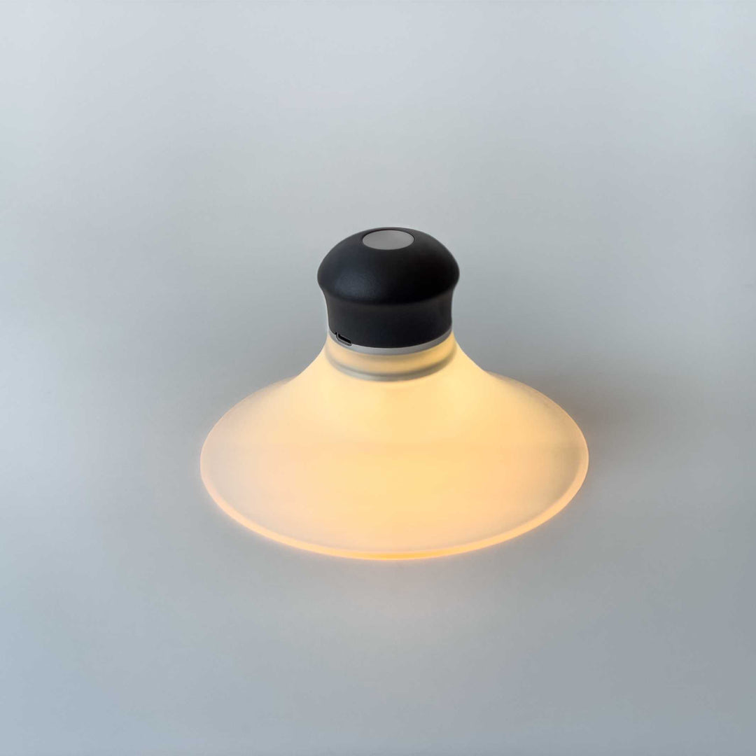 NEOZOON - Rechargeable lamp with suction cup | Lukas Heintschel 
