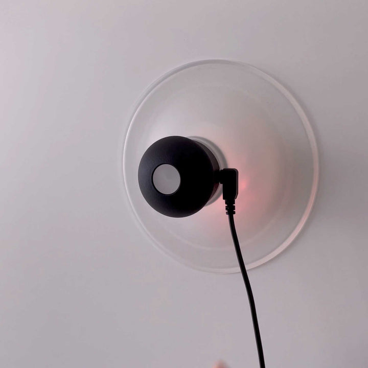 NEOZOON - Rechargeable lamp with suction cup | Lukas Heintschel 