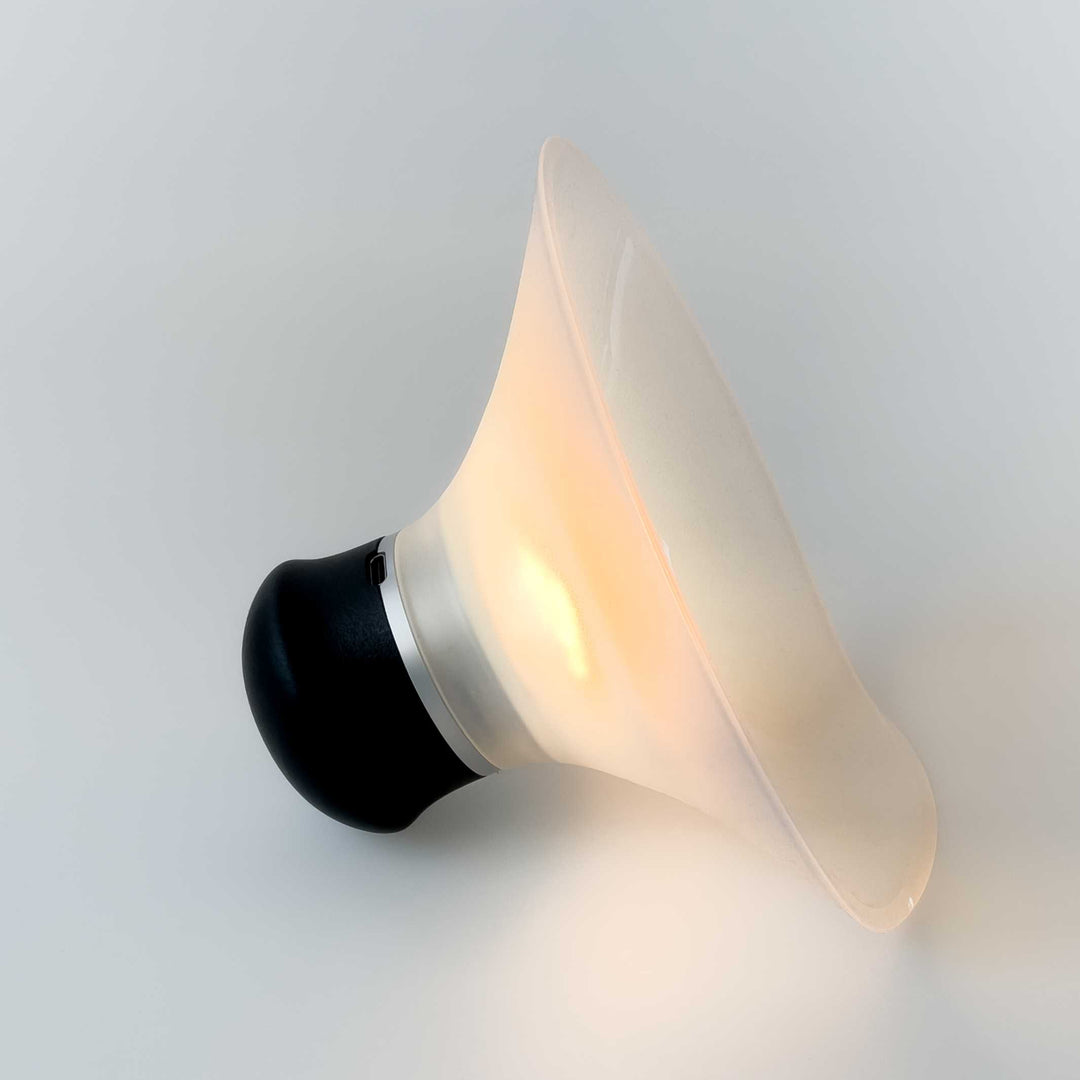 NEOZOON - Rechargeable lamp with suction cup | Lukas Heintschel 