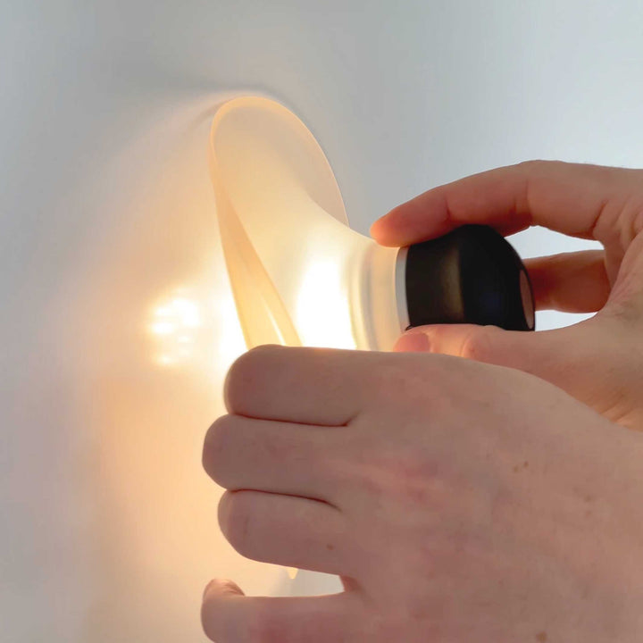 NEOZOON - Rechargeable lamp with suction cup | Lukas Heintschel 