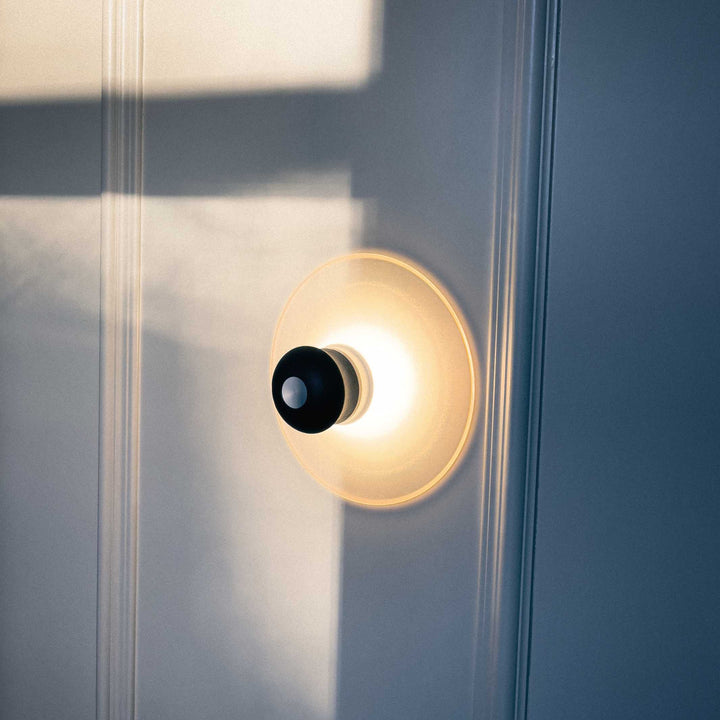NEOZOON - Rechargeable lamp with suction cup | Lukas Heintschel 