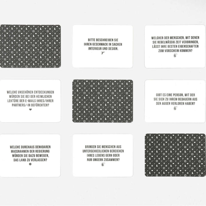 100 FRAGEN Original | CARD GAME to spark meaningful conversations | German Edition | The School of Life