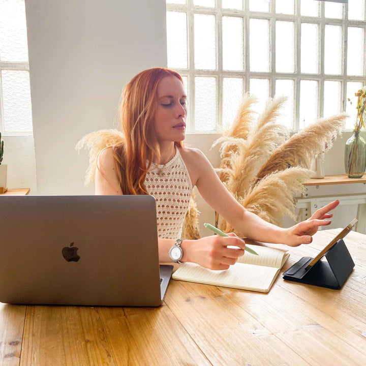 Universal STAND for laptop, tablet, smartphone - 11x15.5 cm | beblau