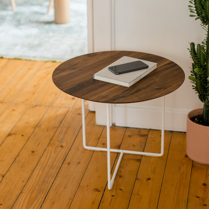 NUSSBAUM 01 - Beistelltisch aus Massivholz | weld & co