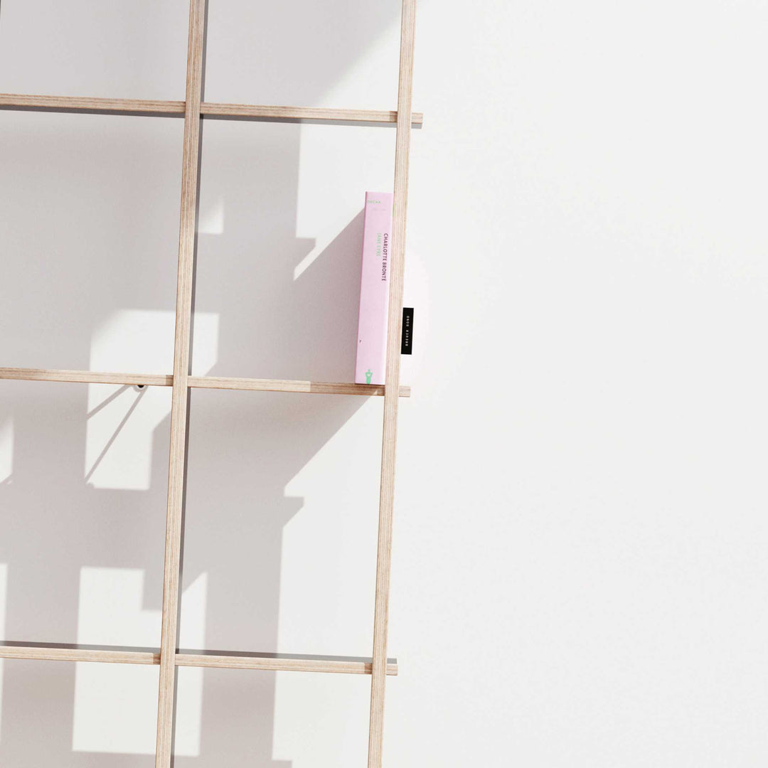 SCHLAGSEITE - bookshelf with inclination | BREUER & BONO