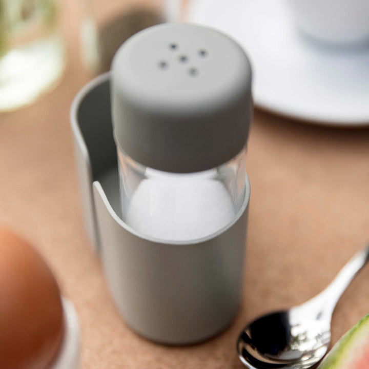 BIG HUG SALT & PEPPER - Salz- & Pfefferstreuer Set - Hans Thyge & Co | DesignBite