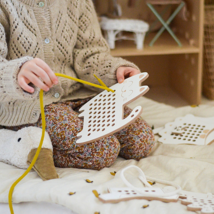 SOPHIA THE CAT - Fädelspielzeug aus Holz - Montessori - Katze | milin