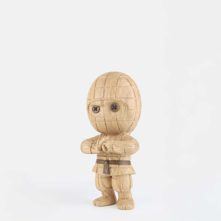 TERNET NINJA Small - Kleine Holzfigur - Eiche 15 cm hoch | Jakob Burgsø | boyhood