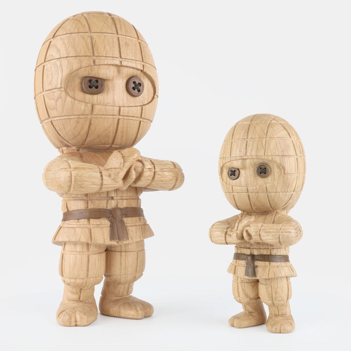 TERNET NINJA Small - Kleine Holzfigur - Eiche 15 cm hoch | Jakob Burgsø | boyhood