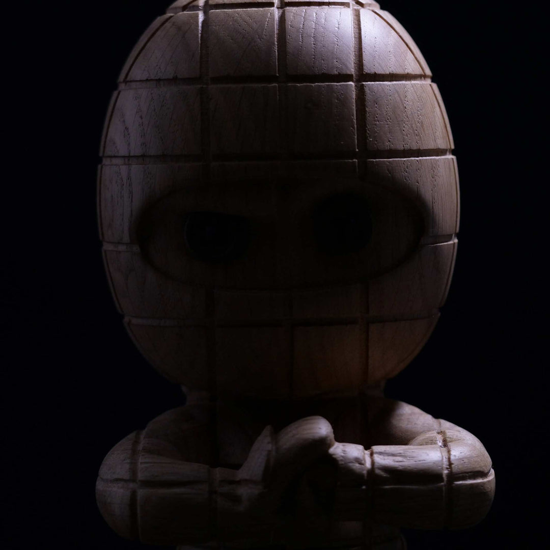 TERNET NINJA Small - Kleine Holzfigur - Eiche 15 cm hoch | Jakob Burgsø | boyhood
