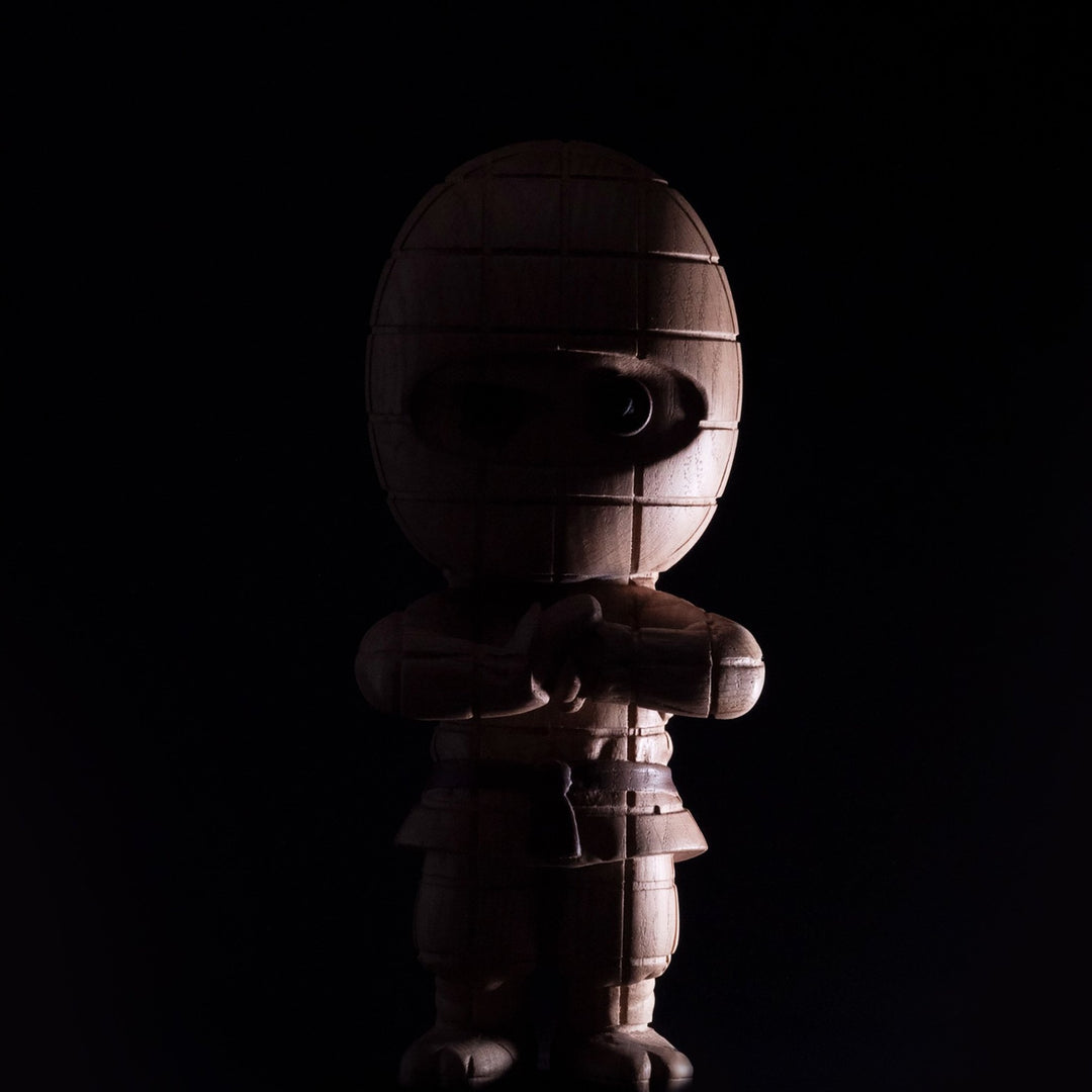 TERNET NINJA Large - Grosse Holzfigur - Eiche 24 cm hoch | Jakob Burgsø | boyhood