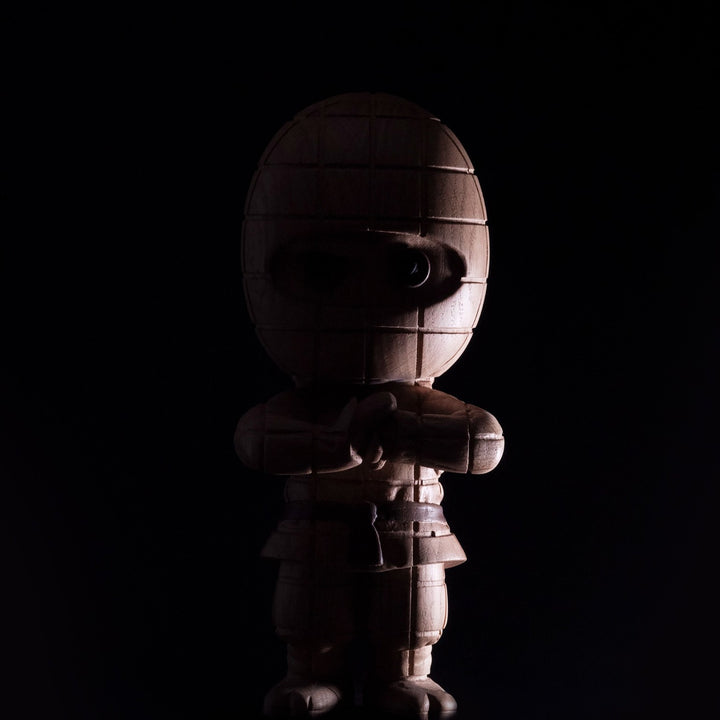 TERNET NINJA Large - Grosse Holzfigur - Eiche 24 cm hoch | Jakob Burgsø | boyhood