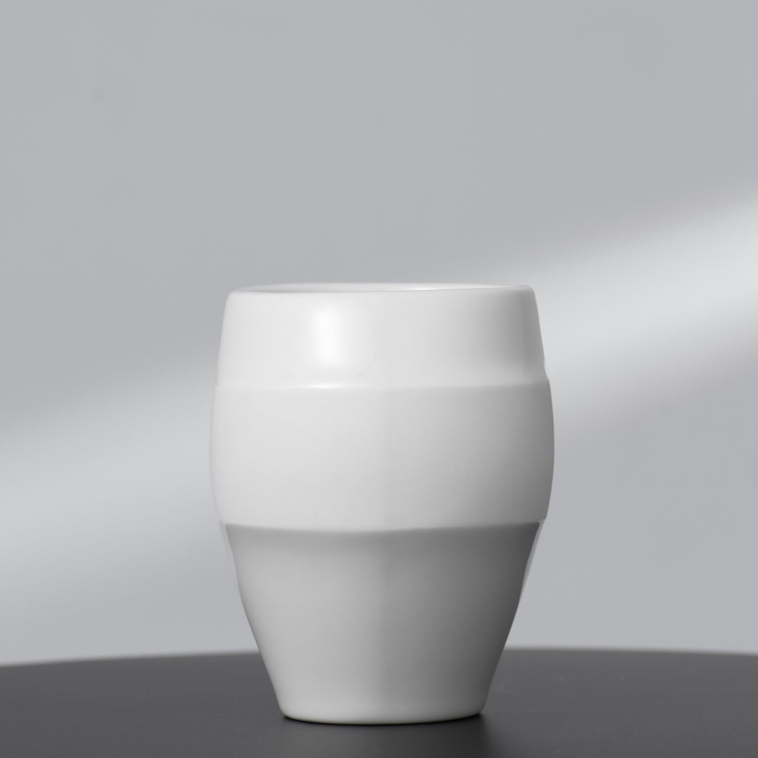 YUAN 01 - Große Tasse - griffloses Design aus Porzellan | HONiSTUDIO