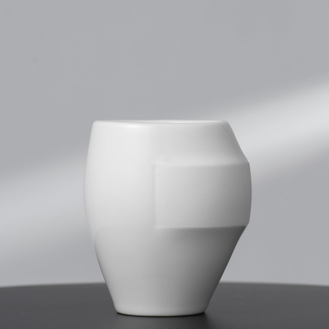 YUAN 01 - Große Tasse - griffloses Design aus Porzellan | HONiSTUDIO