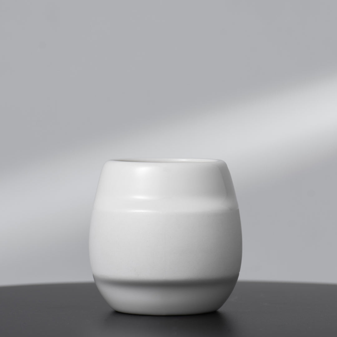 YUAN 02 - Mittlere Tasse - griffloses Design aus Porzellan | HONiSTUDIO