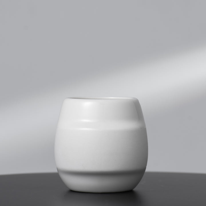 YUAN 02 - Mittlere Tasse - griffloses Design aus Porzellan | HONiSTUDIO