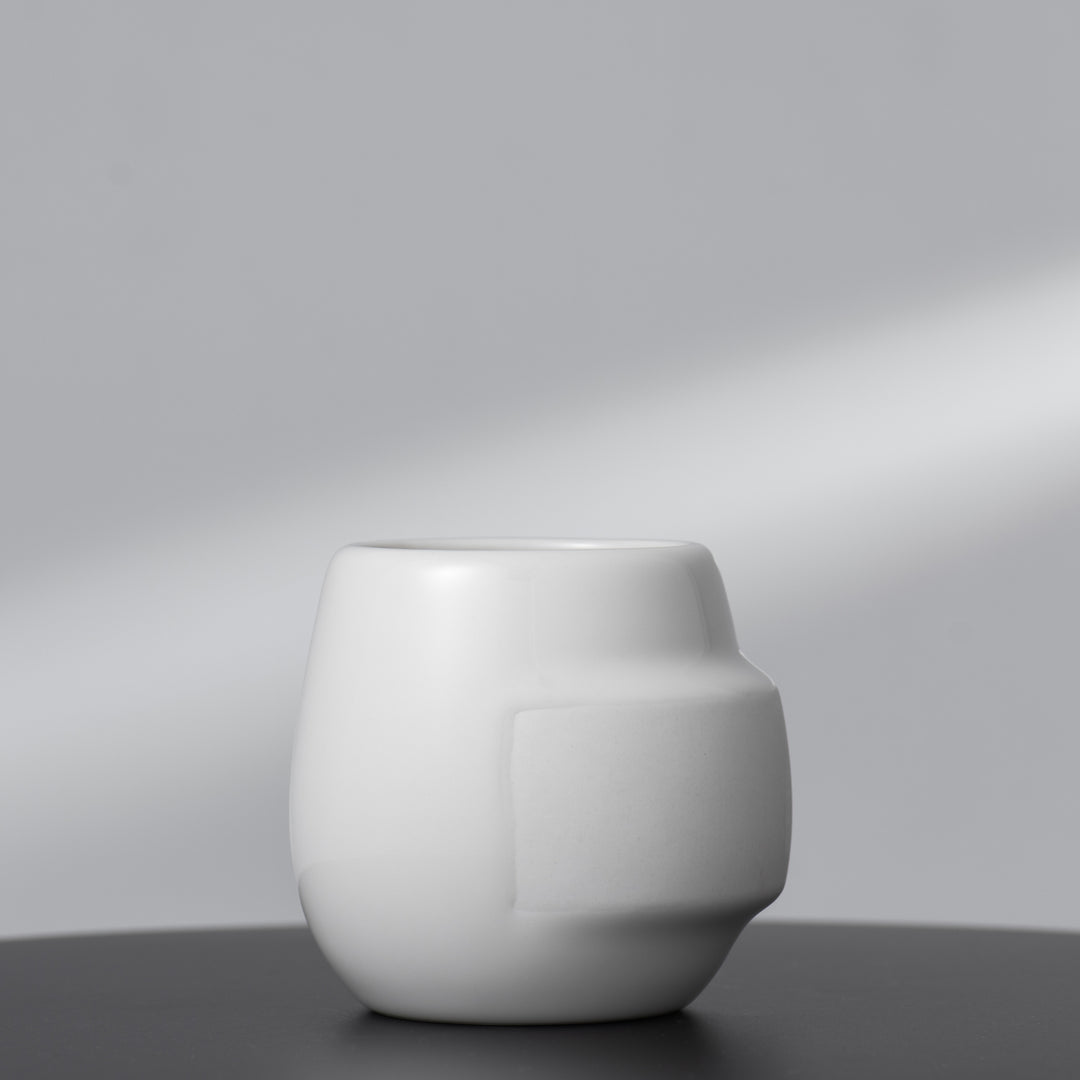YUAN 02 - Mittlere Tasse - griffloses Design aus Porzellan | HONiSTUDIO