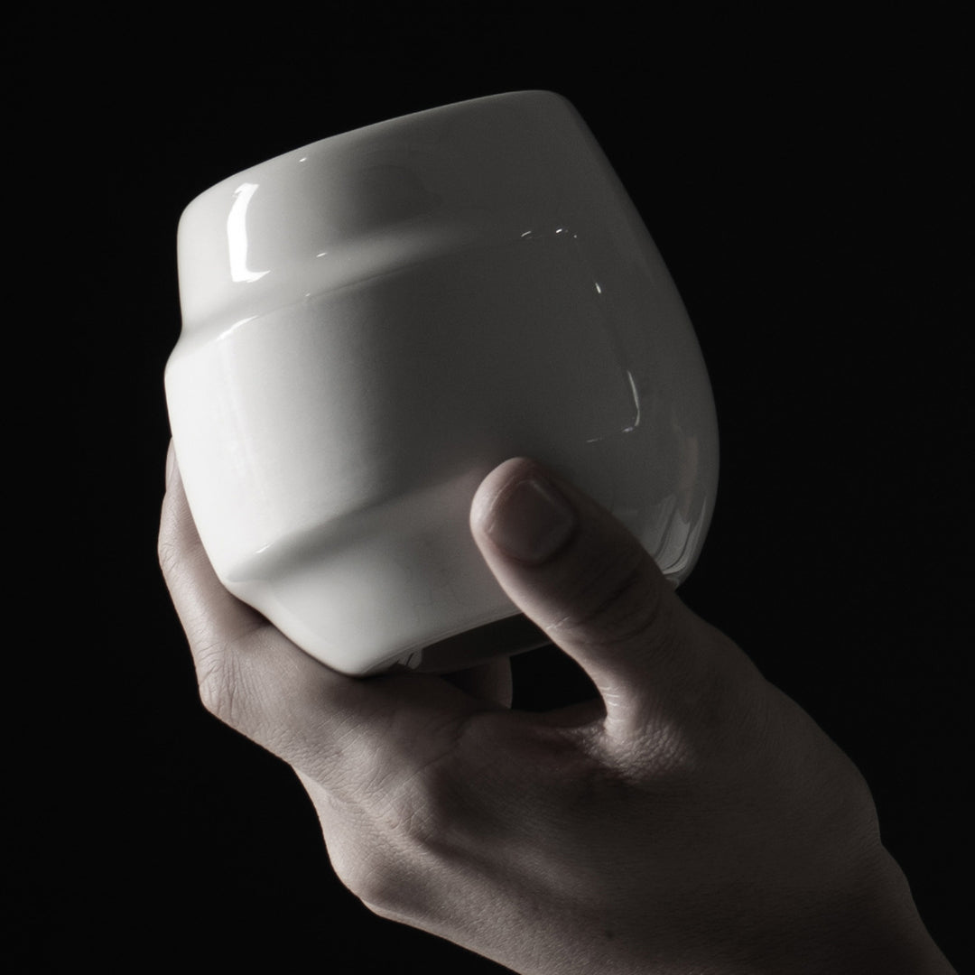 YUAN 02 - Mittlere Tasse - griffloses Design aus Porzellan | HONiSTUDIO