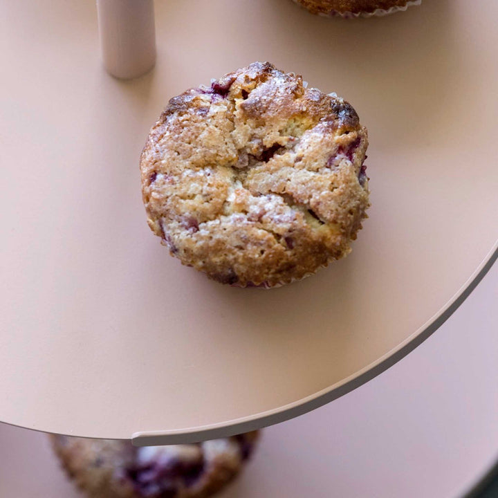 BIG HUG CAKE STAND - Kuchenständer & Etagere - 2 Ebenen - Hans Thyge & Co | DesignBite