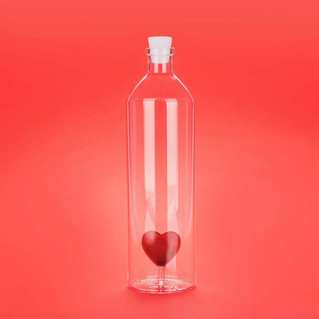 LOVE BOTTLE - Glasflasche mit rotem Herz - 1,2 Liter mit Silikonstopfen | BALVI