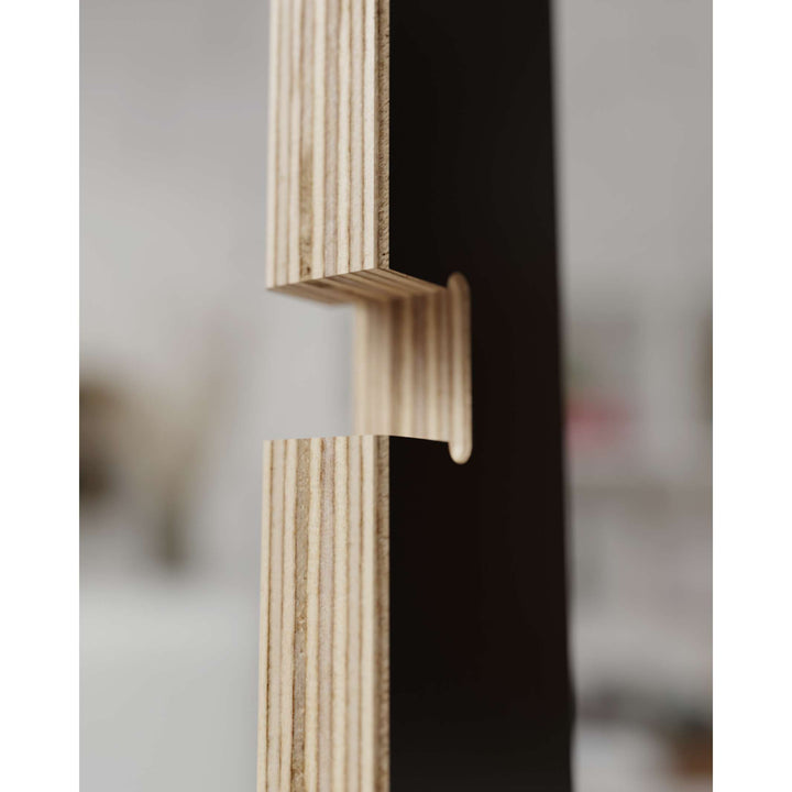 SCHLAGSEITE - bookshelf with inclination | BREUER & BONO