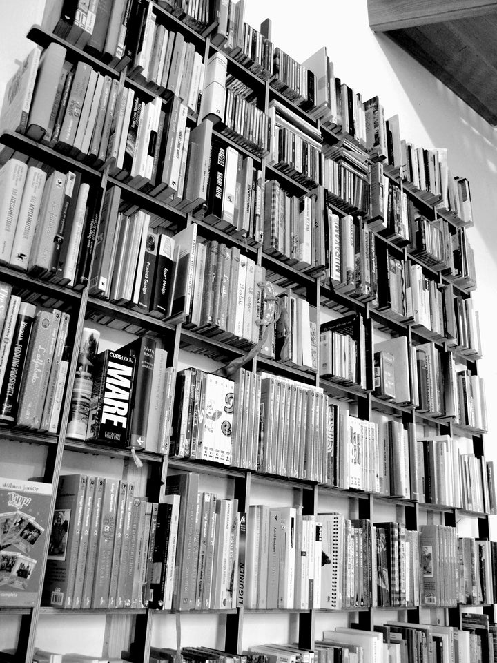 Bücherregal 'Schlagseite'