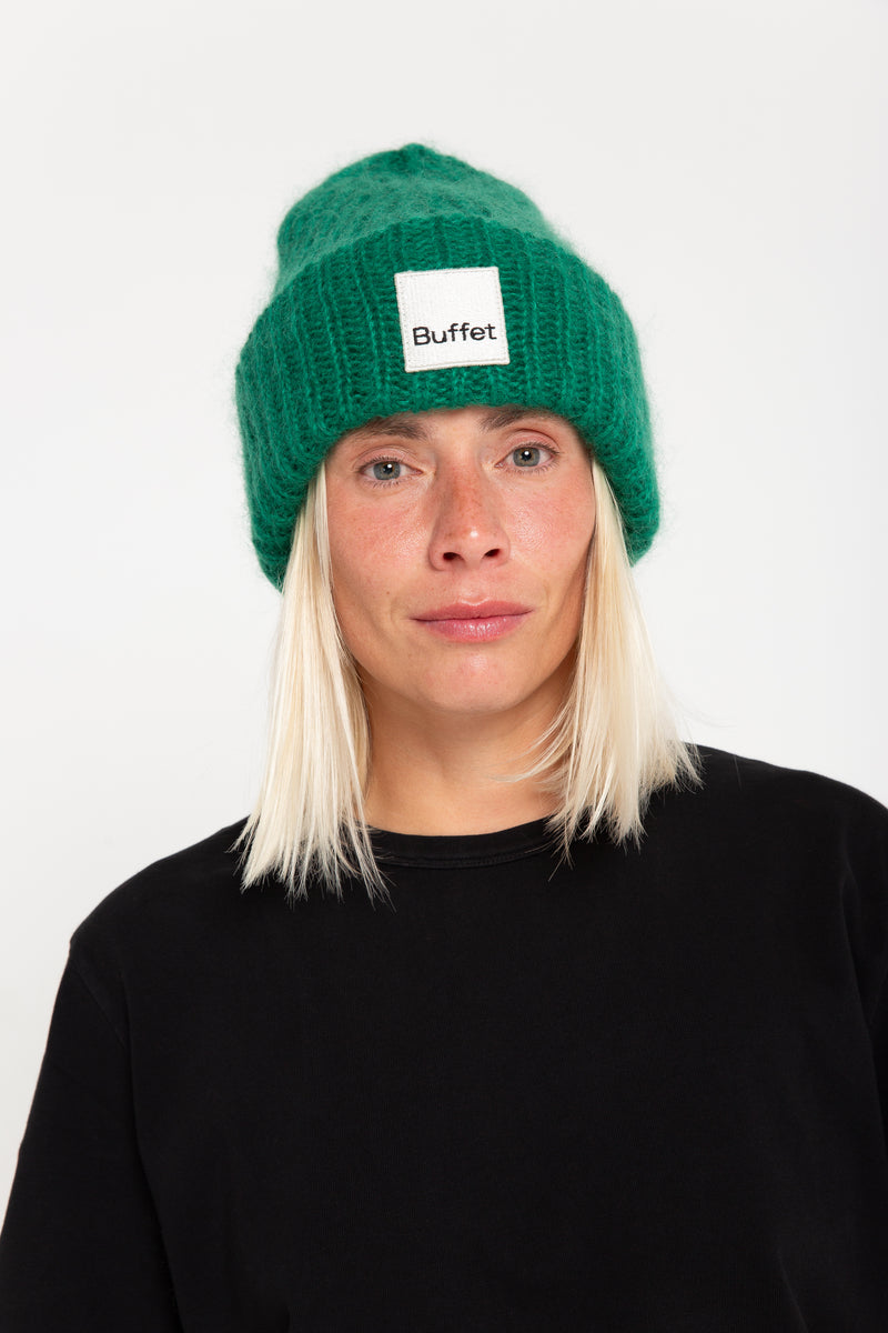 Buffet_Chunky_mohair_beanie_green mit Frau