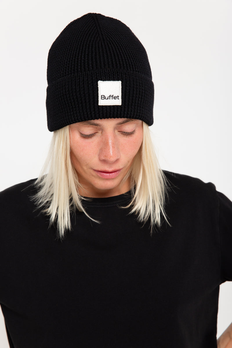 Buffet_Classic_merino_beanie_black mit Frau