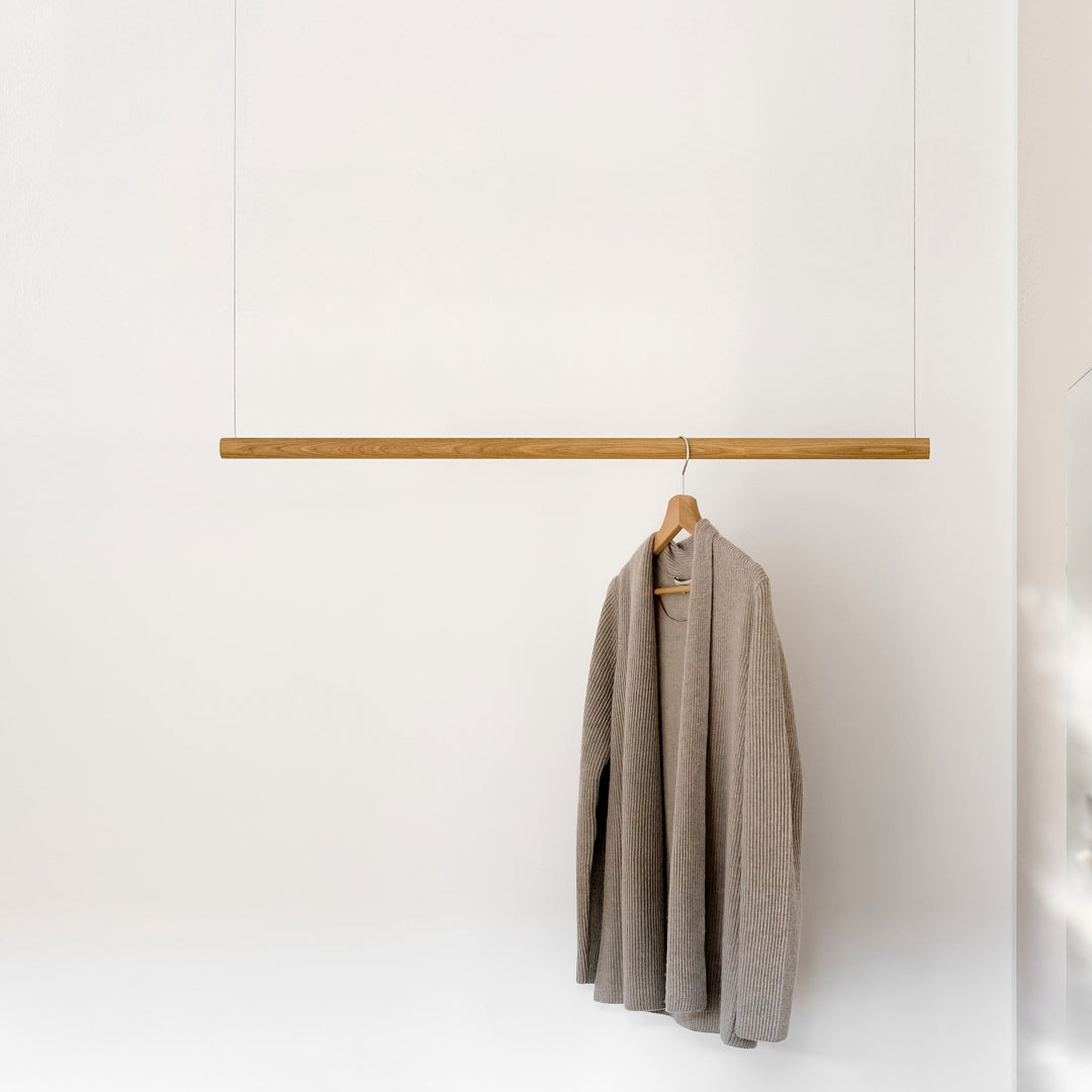 HALBLANG - Schwebegarderobe - Kleiderstange aus massivem Holz | halblang
