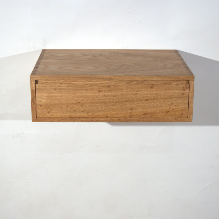 FLOAT - schwebender Nachttisch - aus Eiche | Hartholzdesign