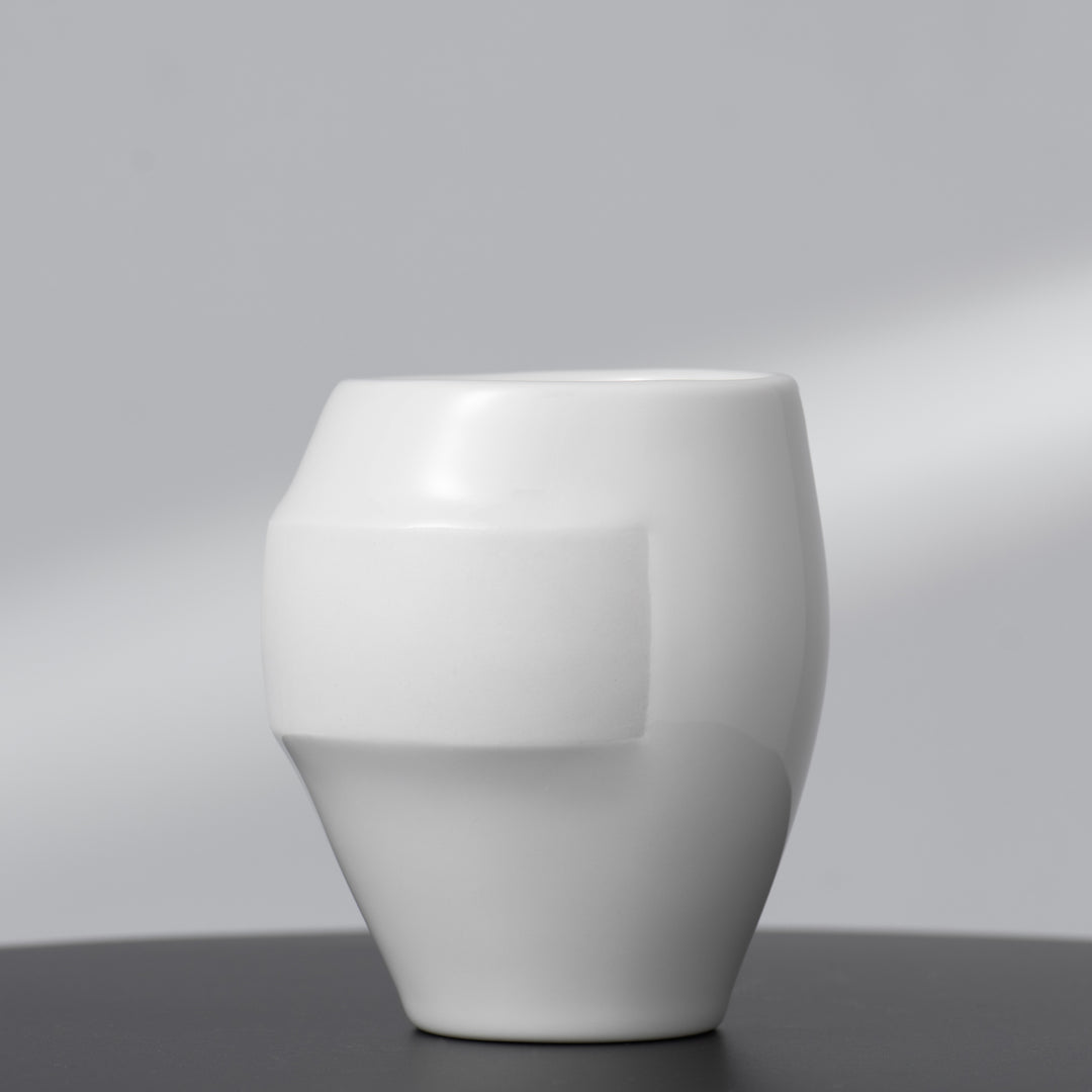YUAN 01 - Große Tasse - griffloses Design aus Porzellan | HONiSTUDIO