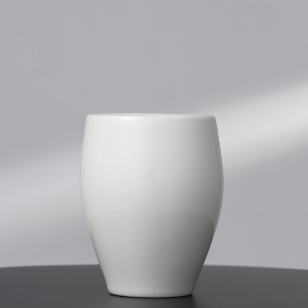 YUAN 01 - Große Tasse - griffloses Design aus Porzellan | HONiSTUDIO