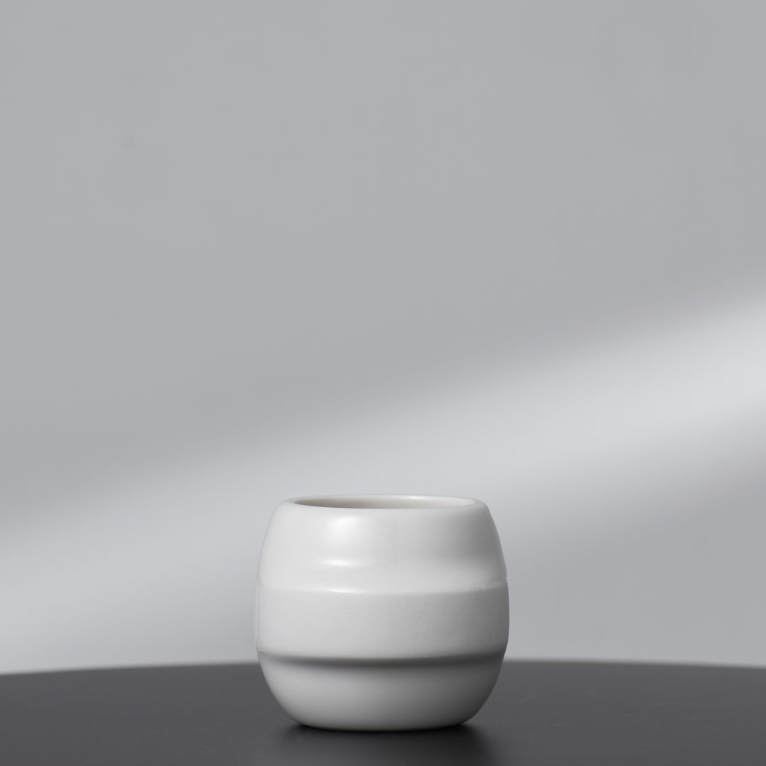 YUAN 03 - Kleine Tasse - griffloses Design aus Porzellan | HONiSTUDIO
