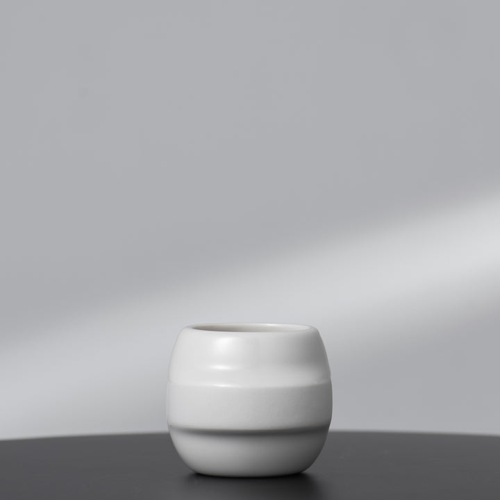 YUAN 03 - Kleine Tasse - griffloses Design aus Porzellan | HONiSTUDIO