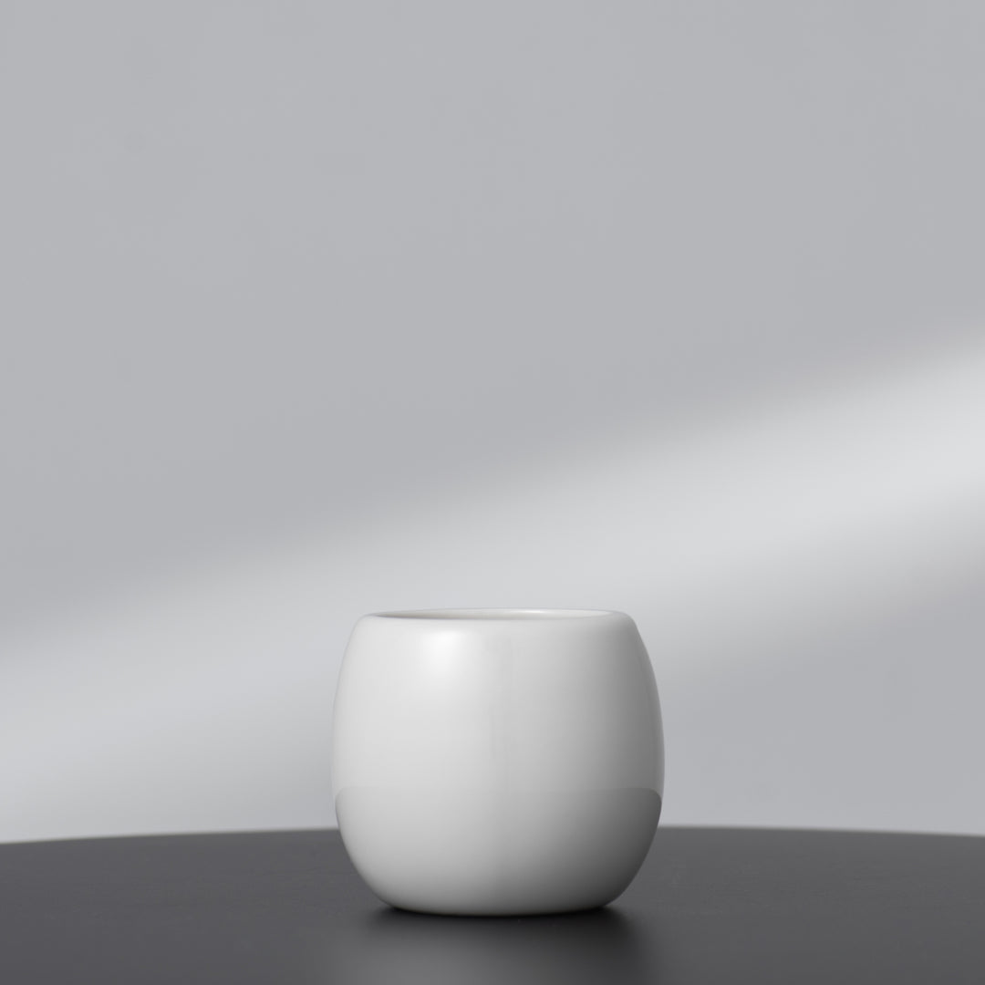 YUAN 03 - Kleine Tasse - griffloses Design aus Porzellan | HONiSTUDIO