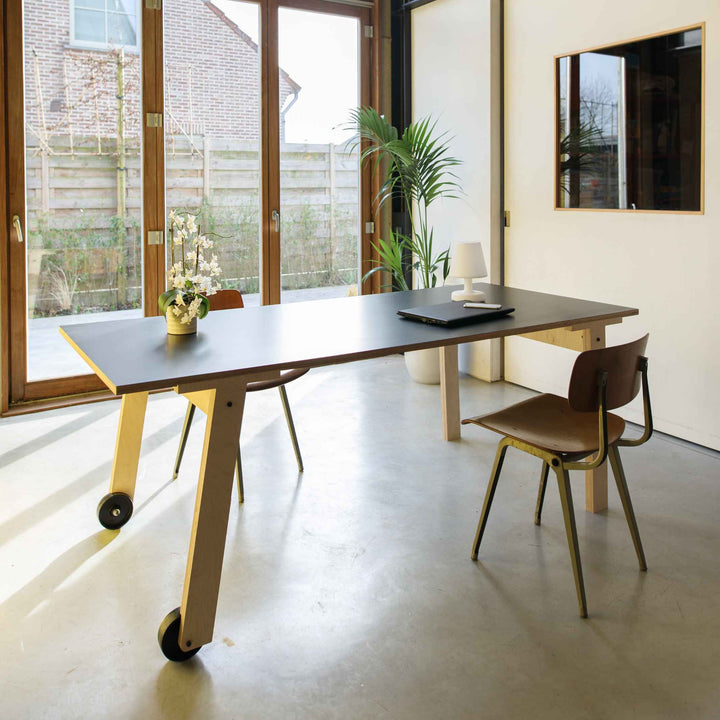 Tisch - FLAT ON WHEELS - BLACK | rform