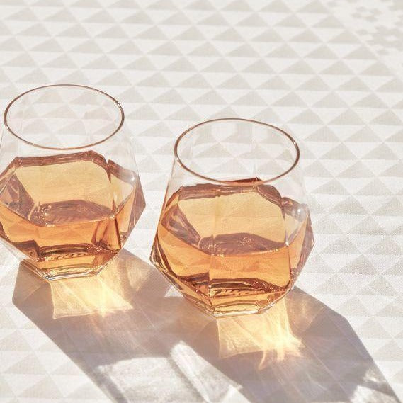2 Gläser mit Getränk