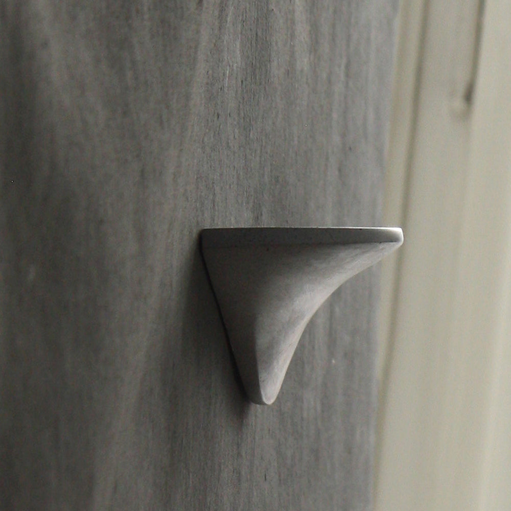 CONCRETE - wall shelf | Formpoet